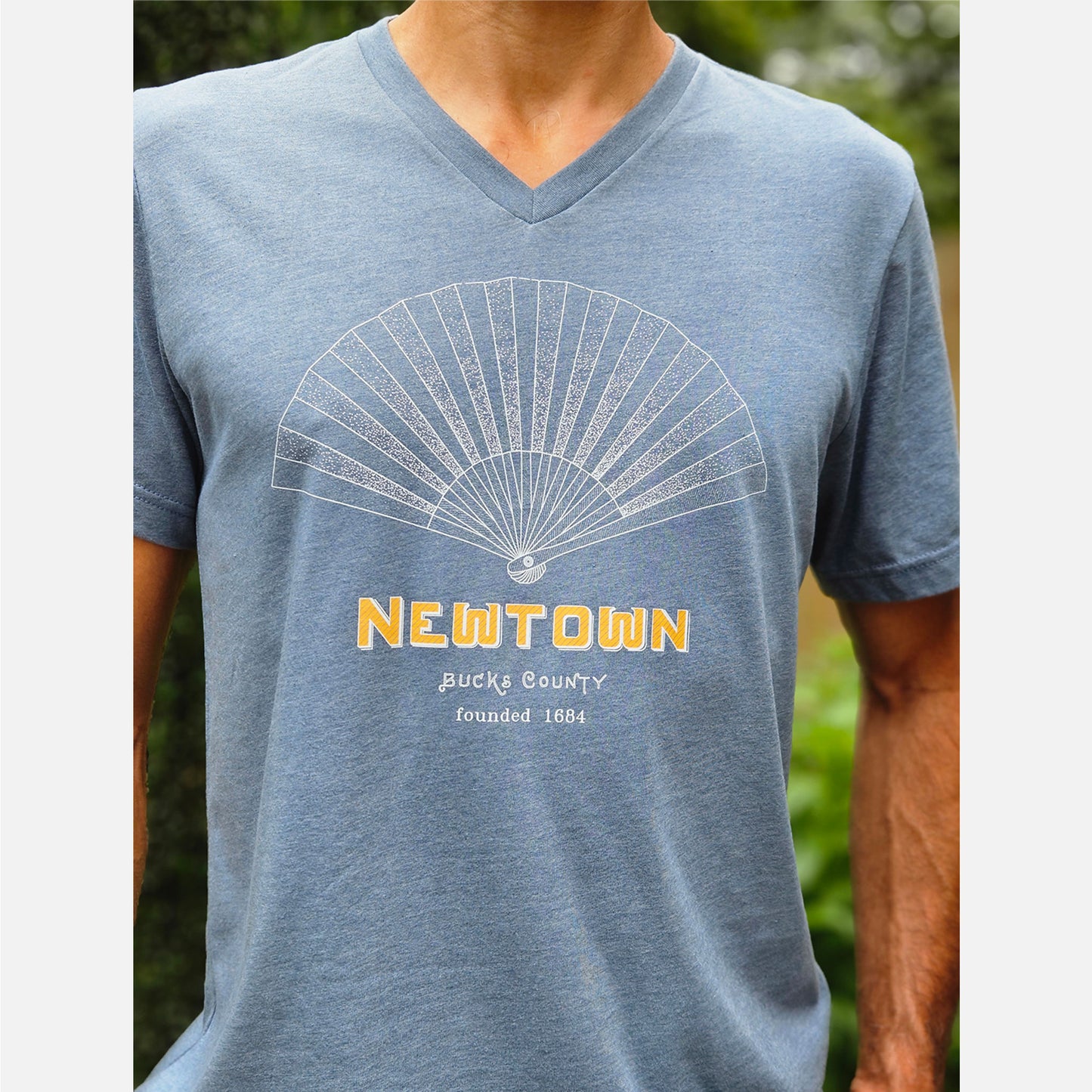 Open Fan/Newtown graphic V-neck T-shirt - heather slate