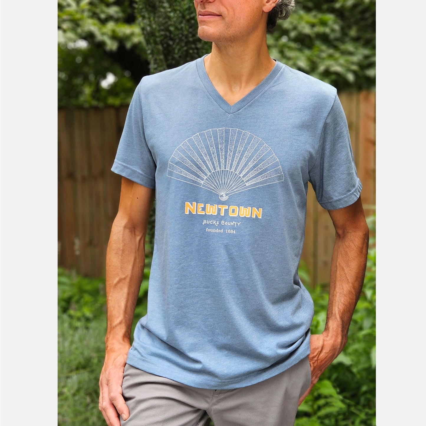 Open Fan/Newtown graphic V-neck T-shirt - heather slate