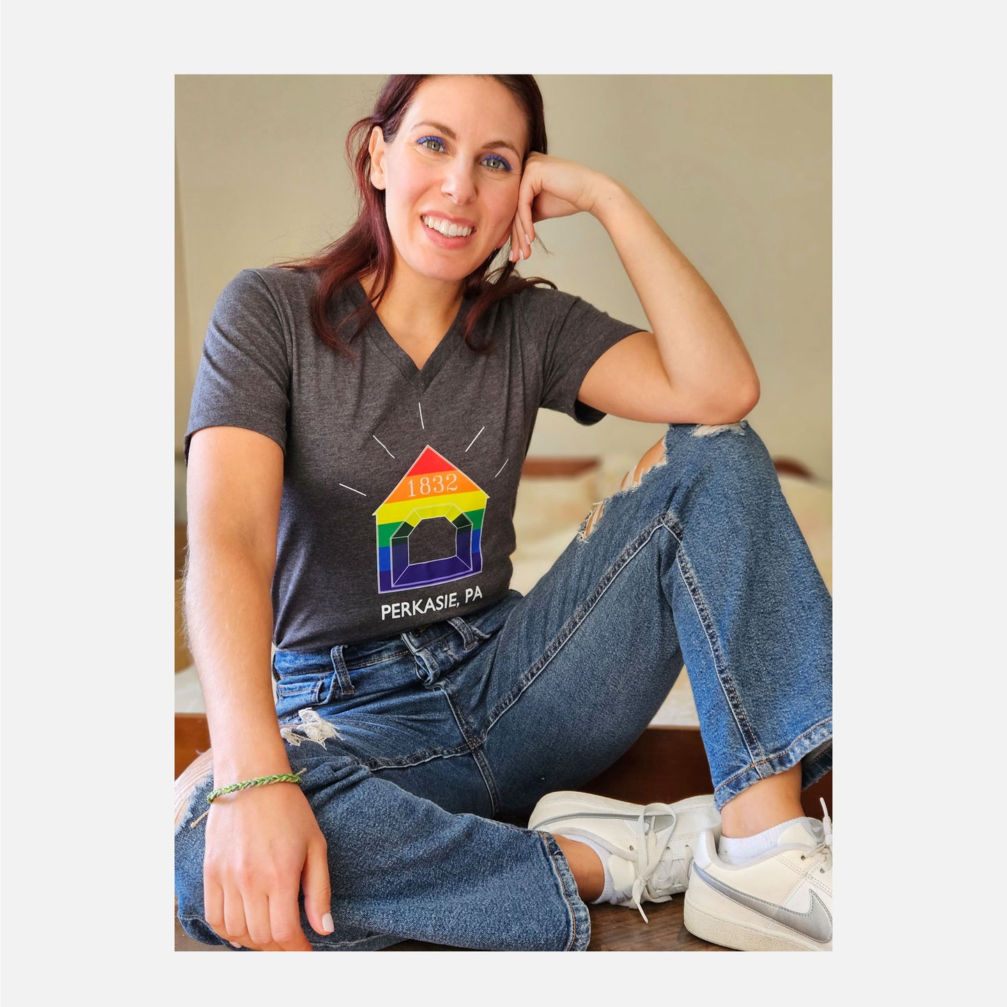 Rainbow Covered Bridge / Perkasie, PA graphic V-Neck T-shirt - dark gray heather