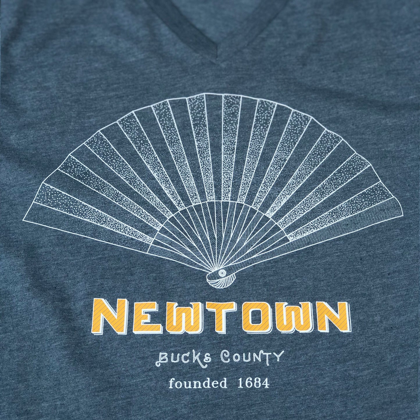 Open Fan/Newtown graphic V-neck T-shirt - heather slate