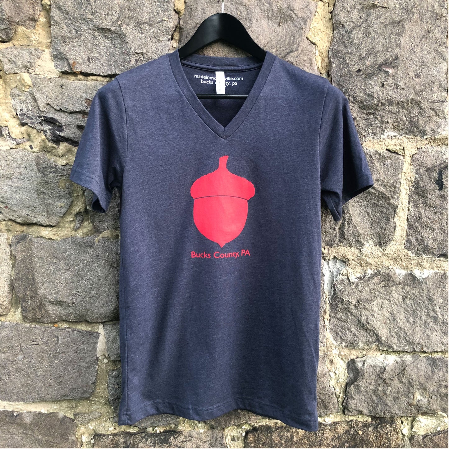 Acorn / Bucks County graphic V-neck T-shirt - heather red / heather navy