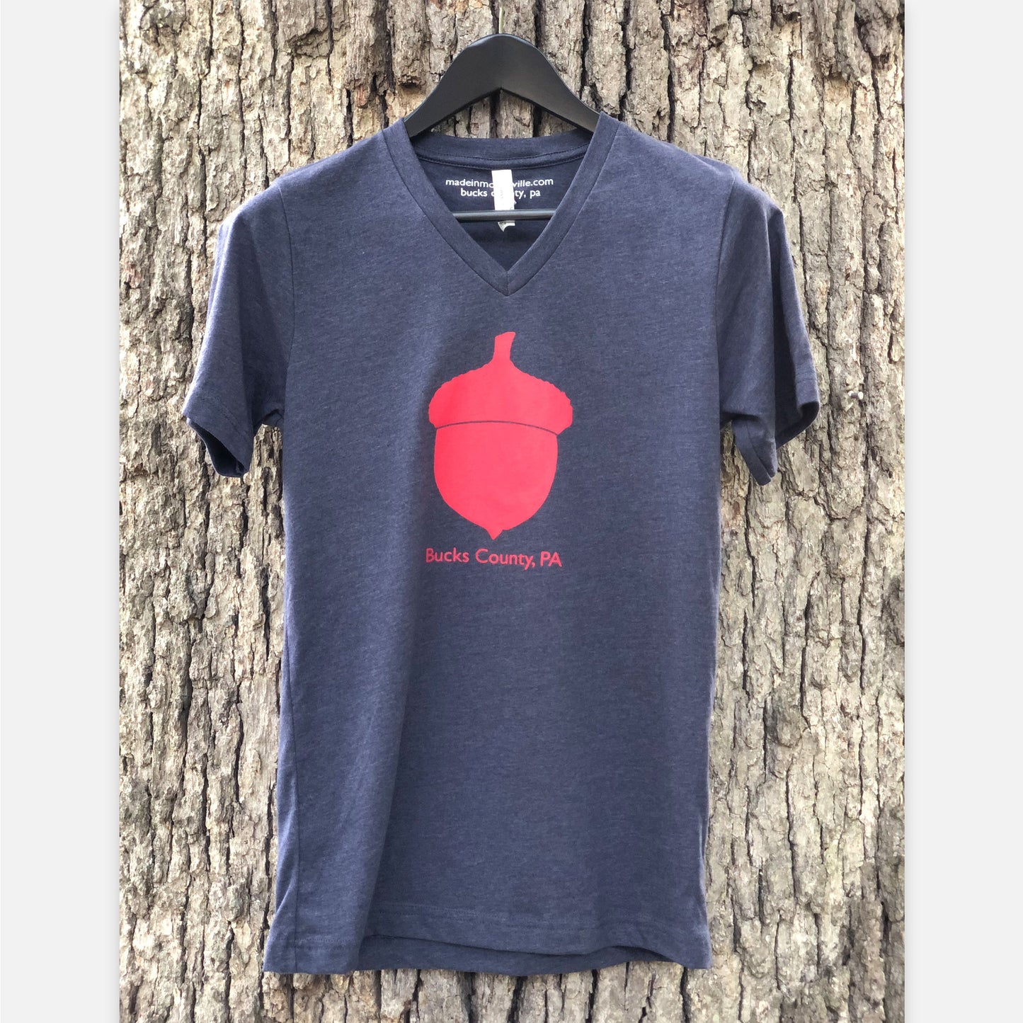 Acorn / Bucks County graphic V-neck T-shirt - heather red / heather navy