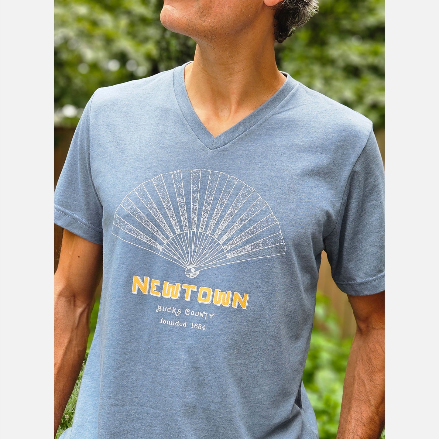 Open Fan/Newtown graphic V-neck T-shirt - heather slate