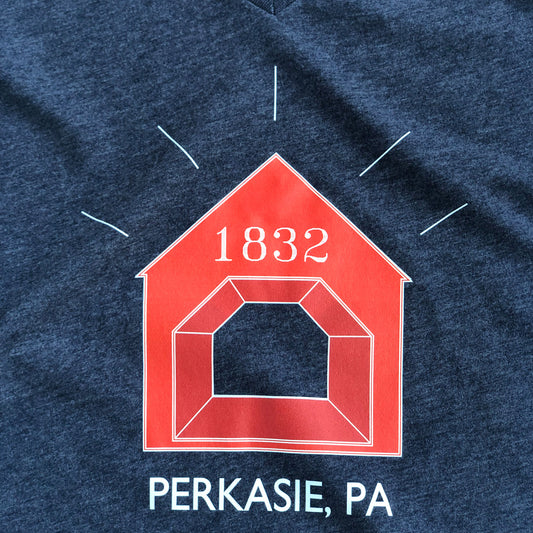 Red Covered Bridge / Perkasie, PA graphic V-Neck T-shirt - heather navy