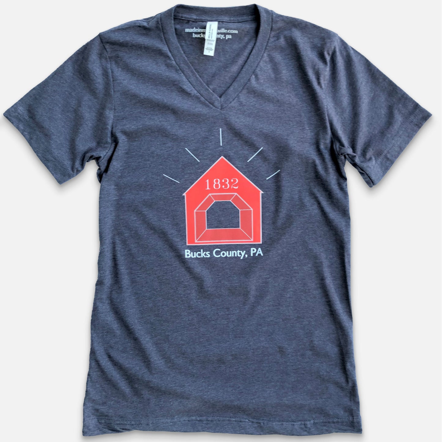 Red Covered Bridge / Bucks County graphic V-Neck T-shirt - heather navy