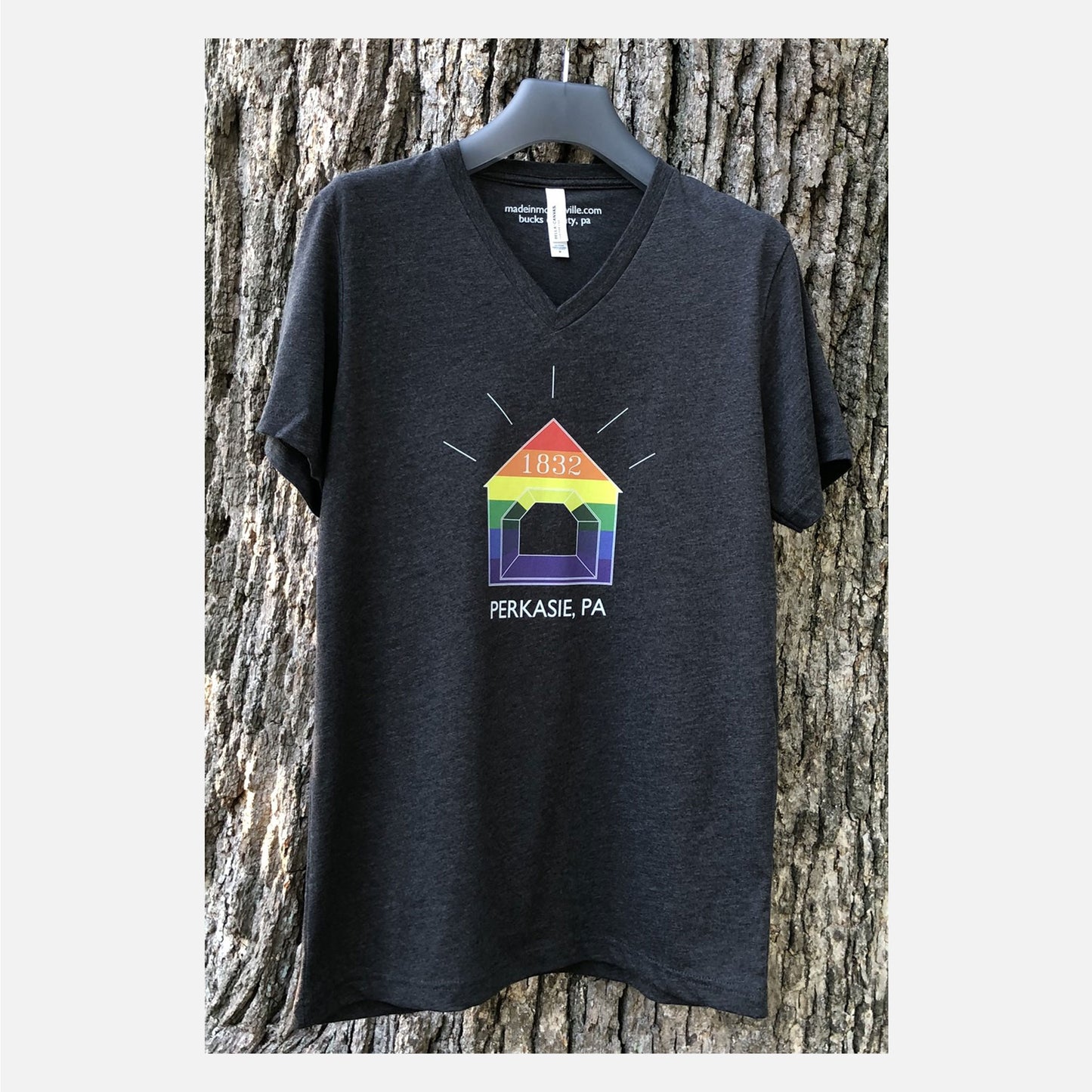 Rainbow Covered Bridge / Perkasie, PA graphic V-Neck T-shirt - dark gray heather