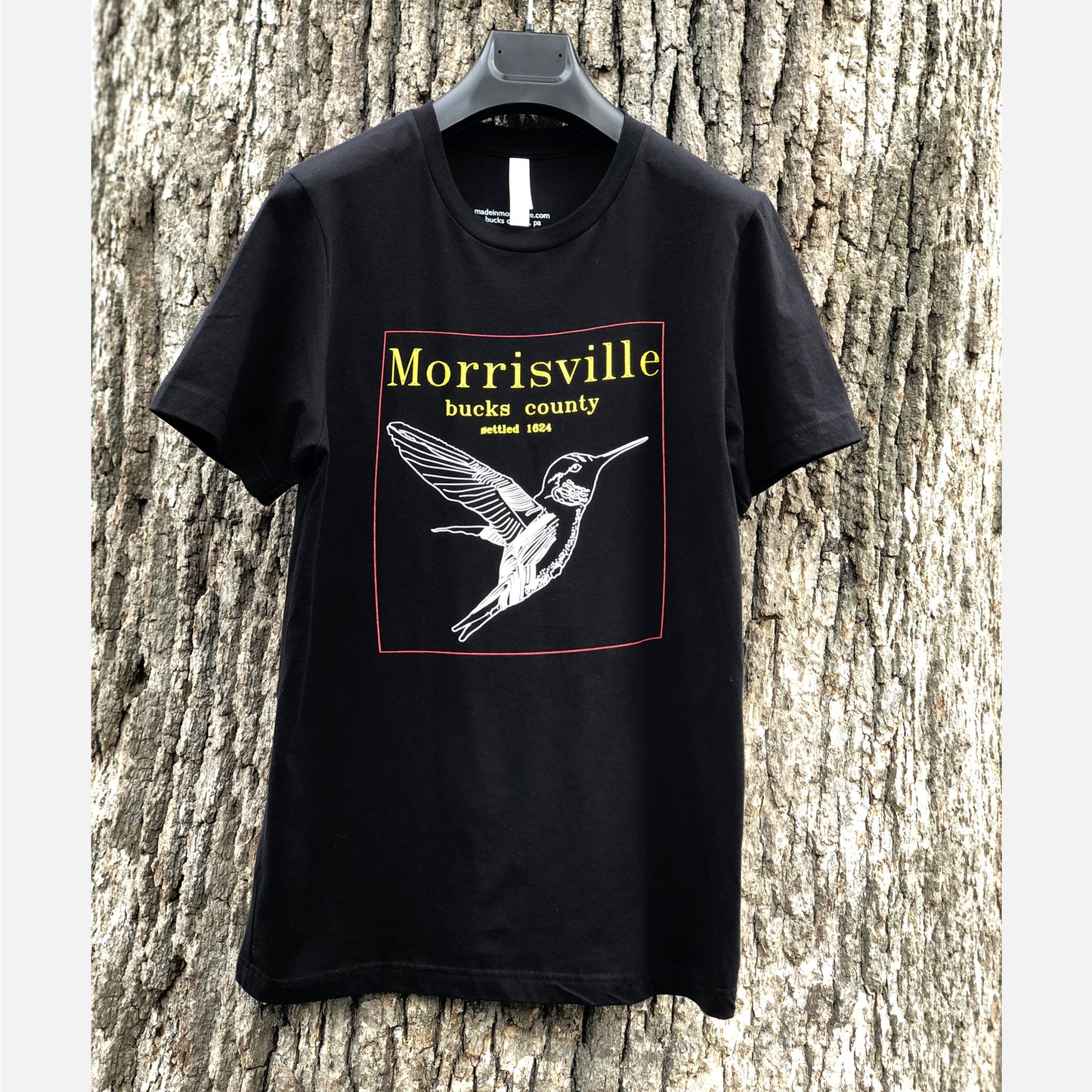 Framed Morrisville hummingbird   T-shirt - black